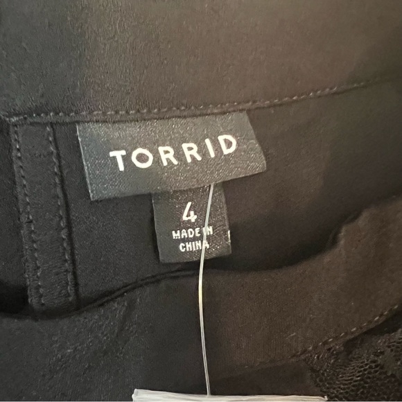 Torrid Studio Crepe Jersey Mock Neck Lace Pieced Keyhole Top Size 4 Black - Picture 10 of 12